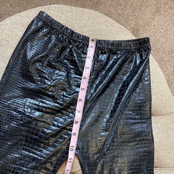 Textured  Croc  Leggings - Picture 9 of 11